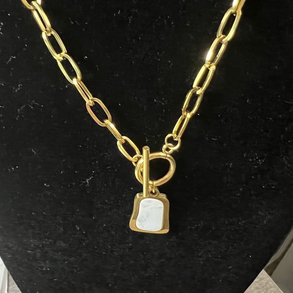 Gold plated stainless steel 20” Necklace with Pendant toggle closures for women - Picture 2 of 3